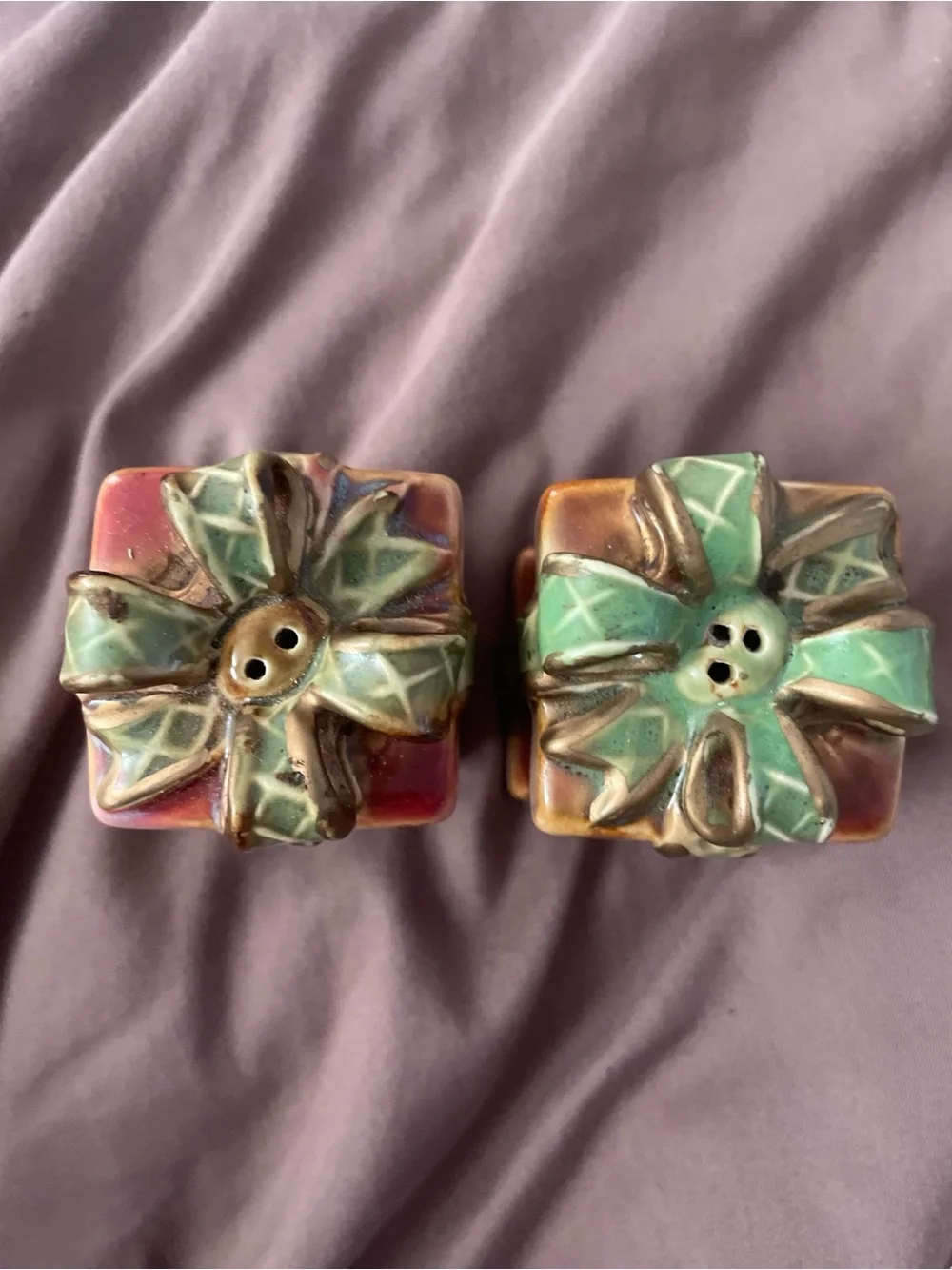 Holiday Ceramic Present Salt and Pepper Shakers Red , Green & Gold